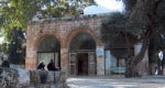 מבנה קבר בעיר יבנה המיוחס לרבן גמליאל. צילום: הצלם הנאמן מיכאל יעקובסון, ויקיפדיה העברית, רישיון שימוש
