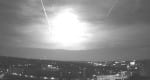 כדור האש שצולם ביום רביעי, 14/4/2010בלילה ממצלמת אינטרנט על גג בניין באוניברסיטת מדיסין בויסקונסין. צילום באדיבות האוניברסיטה ומרכז JPL של נאס"א