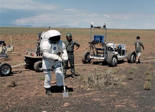 A test of the A 1-G lunar rover and its components during experiments in the Meteor Crater, Arizona