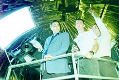 Fat-El (left) and amateur astronomers at the Givatayim Observatory