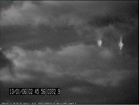 שני שדוני ברקים Sprites מציצים מבעד לענני סופה. צולם על ידי הסטודנטים מיכל גנות ואלכס אברמוב (אונ' ת
