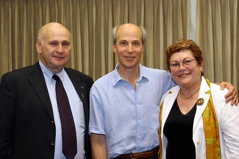 From the right, Dean of the Faculty of Mathematics and Natural Sciences, Prof. Hermona Sorek, Nobel Laureate in Chemistry, Prof. Roger Kornberg, President of the Hebrew University, Prof. Menachem Magidor