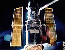 טלסקופ החלל האבל. אם לא יתוקן, צופים שיפסיק את פעילותו ב-2009.   תצלום: נאס