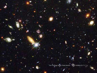 Hubble Deep Field – תמונה שצילם טלסקופ החלל האבל. האם ימשיך היקום להתפשט לעד או ייעצר בשלב כלשהו?