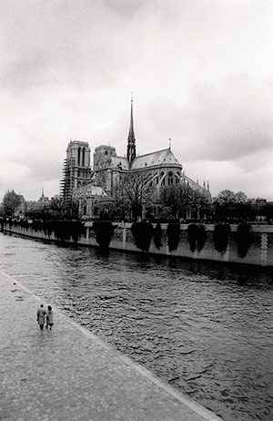 אחת התמונות הראשונות של נוף פריזאי שצילם לואי דגראט (שעל אודותיו  נספר בפרק הבא)