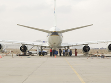 התקנת הניסוי מאחורי מנועי מטוס ה-DC8 של נאס התקנת הניסוי מאחורי מנועי מטוס ה-DC8 של נאס