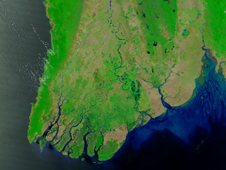 הלווין טרה, TERRA של נאסא צילם את חופיה של בורמה ב-15 באפריל 2008, שבועות ספורים לפני שהציקלון נארגיס הציף את האיזור. צילום: נאסא/MODIS