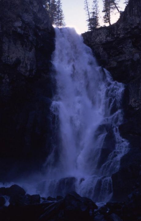 A waterfall in the Yellowstone Reserve