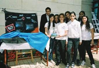 The winning team in the Olympics by Ilan Ramon, from a new high school named after A. Lehman in Dimona