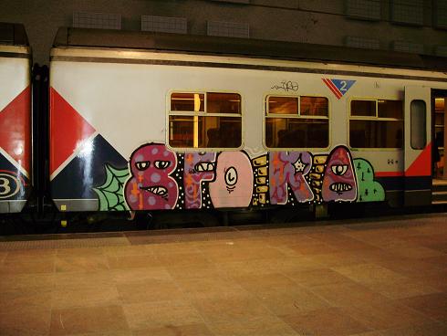 Illustrated train in Antwerp. Photographer: Roi Tsezana