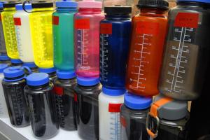 Plastic bottles - danger of toxicity in contact with hot water. Photo: University of Cincinnati