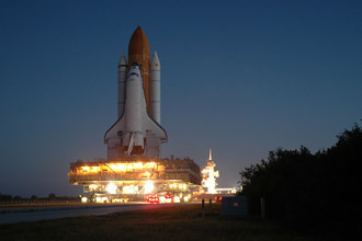 مكوك الفضاء ديسكفري يتم تشغيله بواسطة مركبة الإطلاق، 6 نوفمبر 2006