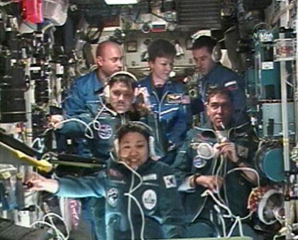 The first meeting between the members of the 17th crew and the 16th crew of the space station