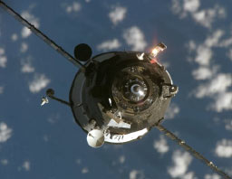 החללית פרורגס 24 מתקרבת לתחנת החלל, ינואר 2007