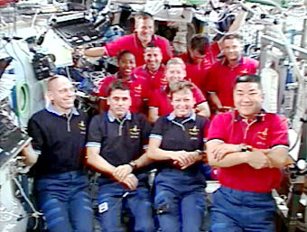 צוות STS-120 והצוות ה-16 של תחנת החלל