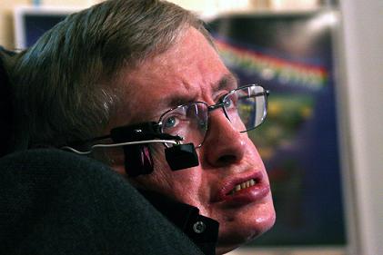 Stephen Hawking, as photographed during his visit to Neve Shalom, December 12, 2006. Photo: Mati Milstein, courtesy of the British Embassy in Israel