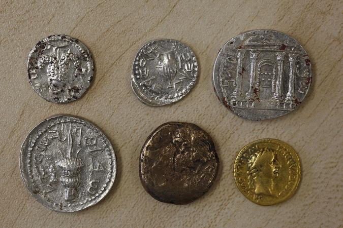 The coins discovered in a cave in the Jerusalem mountains. Photo: Sasson Tiram