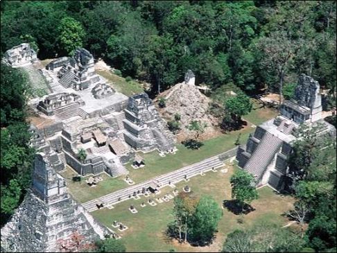 آثار حضارة المايا في غواتيمالا. الصورة: عالم الآثار توم صابر، جامعة هانتسفيل