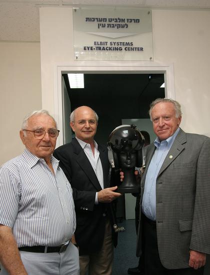 From right to left: Technion President, Professor Yitzhak Apluig, Chairman of Elbit Systems, Miki Federman and Chairman of the Association of Technion Applicants in Israel, Alof (resp. Amos Horev) inaugurate the new center at the Technion.