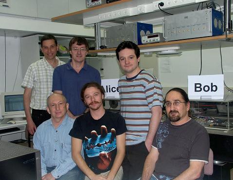 In the picture: the microphotonics laboratory in the Faculty of Electrical Engineering at the Technion and the team conducting research in the implementation of quantum encryption. On the right (sitting) Prof. Tal Mor from the Faculty of Computer Science. Standing (from the left) Dr. Mati Katz and next to him Prof. Meir Orenstein from the Faculty of Electrical Engineering. Pavel Gurvitz, Alex Hait and Alex Porotsky are part of the team that will try to implement the new method.