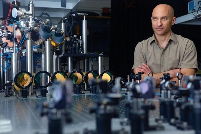 Dr. Jeff Steinhauer, head of the Technion research group that developed the sonic black hole