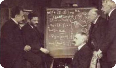 Meeting in Leiden of the greatest experts in magnetism and superconductivity with Einstein (October, 1920). From the left: Einstein, Ehrenfest (from Leiden), Langeben (from Paris, sitting), Kamerling-Ons (from Leiden), Weiss (from Strasbourg). Photo courtesy of the Einstein Archives, The Hebrew University of Jerusalem