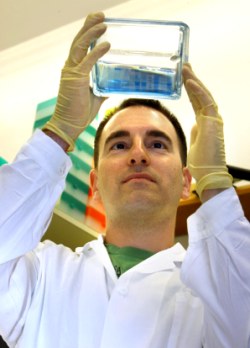 Matan rapport in his laboratory (photo: Sasson Thiram)