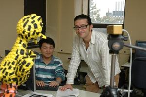 פרופ' מייקל גרינספאן ותלמיד המחקר לימין צ'אנג, אוניברסיטת קווינס בקנדה