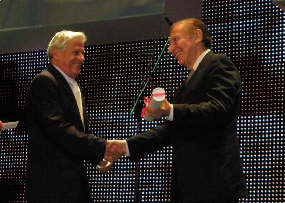 פרופ' רוברט גאלו מקבל את פרס דן דוד, 17 במאי 2009. צילום: אבי בליזובסקי