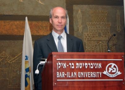 Prof. Roger Kornberg in his lecture at Bar Ilan, May 2009