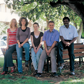 من اليمين: د. جابسينج تينيسون، د. درور نوي، د. جوانا غازيبات، د. إليت كوهين-أفري، وإيريس مارجاليت