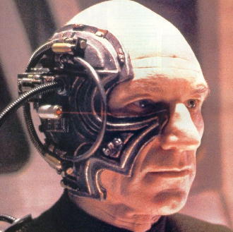 מתוך 'מסע בין כוכבים': למעלה: קפטן פיקארד, מפקד ספינת החלל אנטרפרייז לאחר שקבוצת חייזרים קיברנטיים, בורג, השתלטה על התודעה שלו