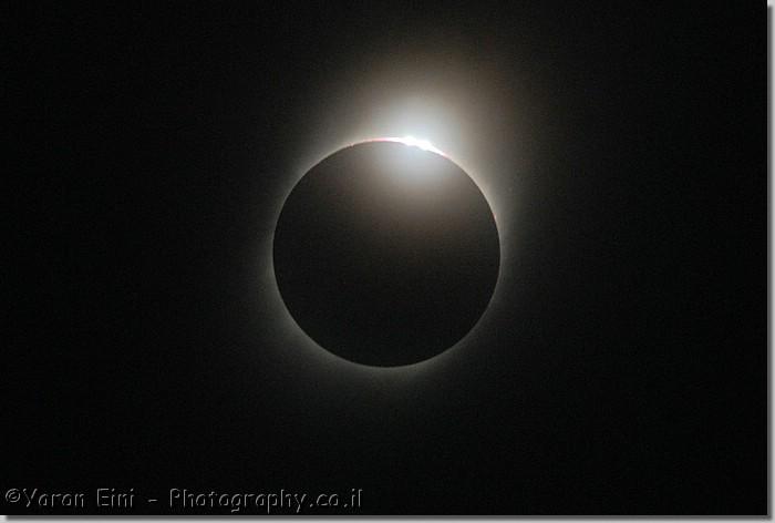 The diamond ring in the eclipse of 2009 - the phenomenon that is seen twice in each eclipse the moment the sun enters behind the moon, and the moment it leaves. Photography: Yaron Eini