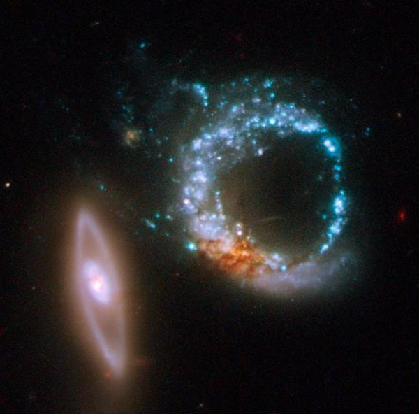 צמד הגלקסיות Arp 147. (צילום: טלסקופ החלל האבל)