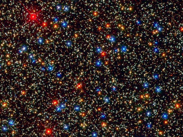 כוכבים בשלל צבעים בתוך הצביר הכדורי אומגה קנטאורי. צילום: טלסקופ החלל האבל