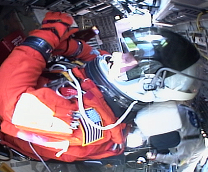 מפקד הדיסקברי במשימה STS-124 כשעה לפני ההמראה מפקד הדיסקברי במשימה STS-124 כשעה לפני ההמראה