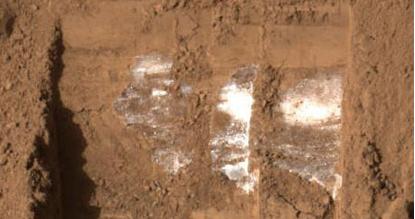 التنقيب في المريخ حيث تم اكتشاف الجليد وتبخره على ما يبدو