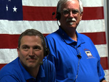 On the right, Peter Smith - the lead researcher in the Phoenix project and next to him Barry Goldstein, the manager on behalf of NASA are waiting for the images and data in the control room. Photo: NASA and Caltech