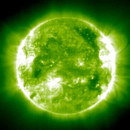 צילום של השמש בתחום האולטרה סגול-(NASA SOHO)