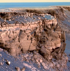 More layers in the Victoria Crater. Photo: NASA