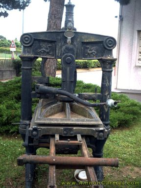 A printing press from 1870 in Italy. Photo: Amnon Carmel