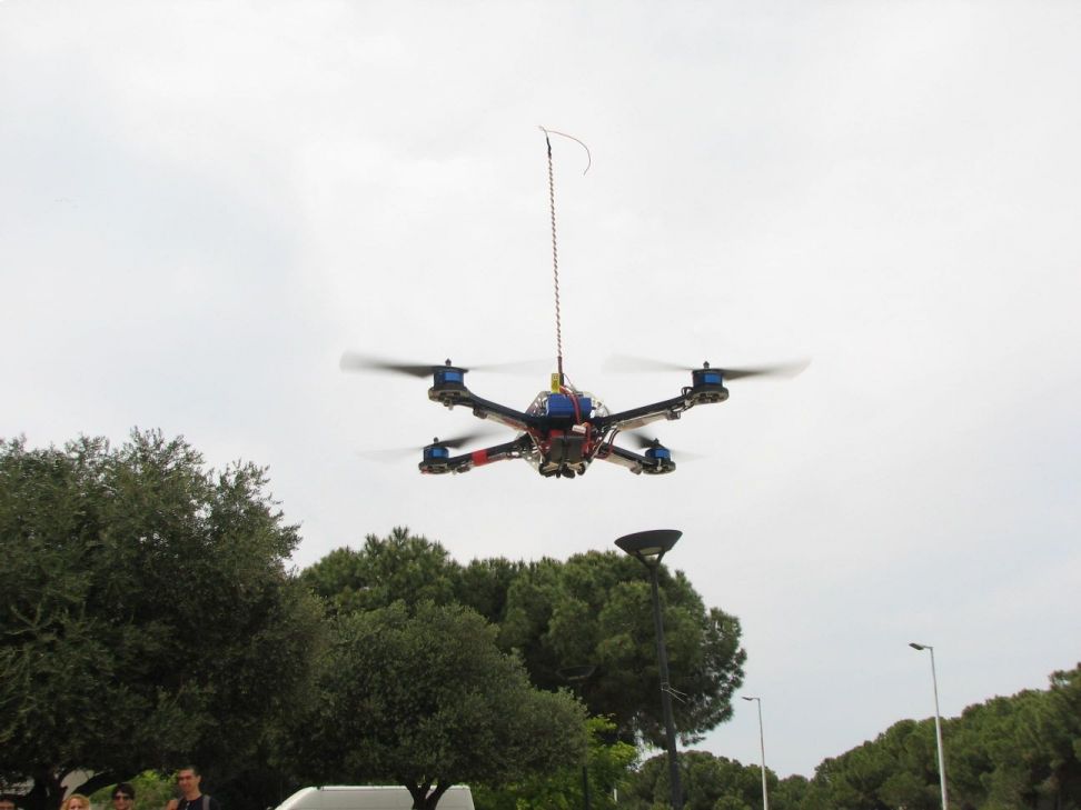 In the photos: the drone hovers near the Faculty of Computer Science at the Technion. Photo: Professor Shaul Markovich, Technion spokesperson