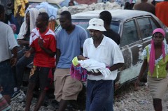 ניצולים מרעידת האדמה בהאיטי, 13 בינואר 2010. צילום: משתמש canadianecross באתר פליקר