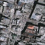מרכז העיר פורט או פרינס לאחר הרעש, ינואר 2010. צילום: הלוויין GEOEYE בשירות גוגל ארץ