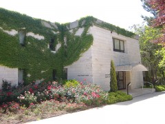 מבנה המועצה להשכלה גבוהה בירושלים. מתוך ויקיפדיה