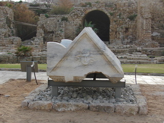 The coffin with the Medusa symbol discovered in Caesarea. Photo: Antiquities Authority