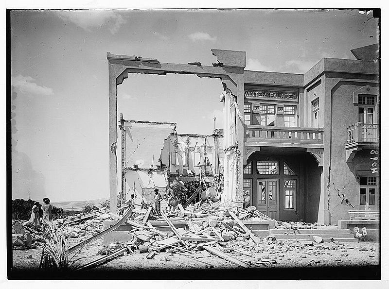 فندق قصر الشتاء في أريحا الذي دمر بالكامل في زلزال عام 1927. من ويكيبيديا