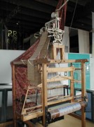 ה Jacquard loom המוצג במוזיאון המדע והתעשייה במנצ'סטר היה אחד המכשירים הראשונים שאפשר היה לתכנת.