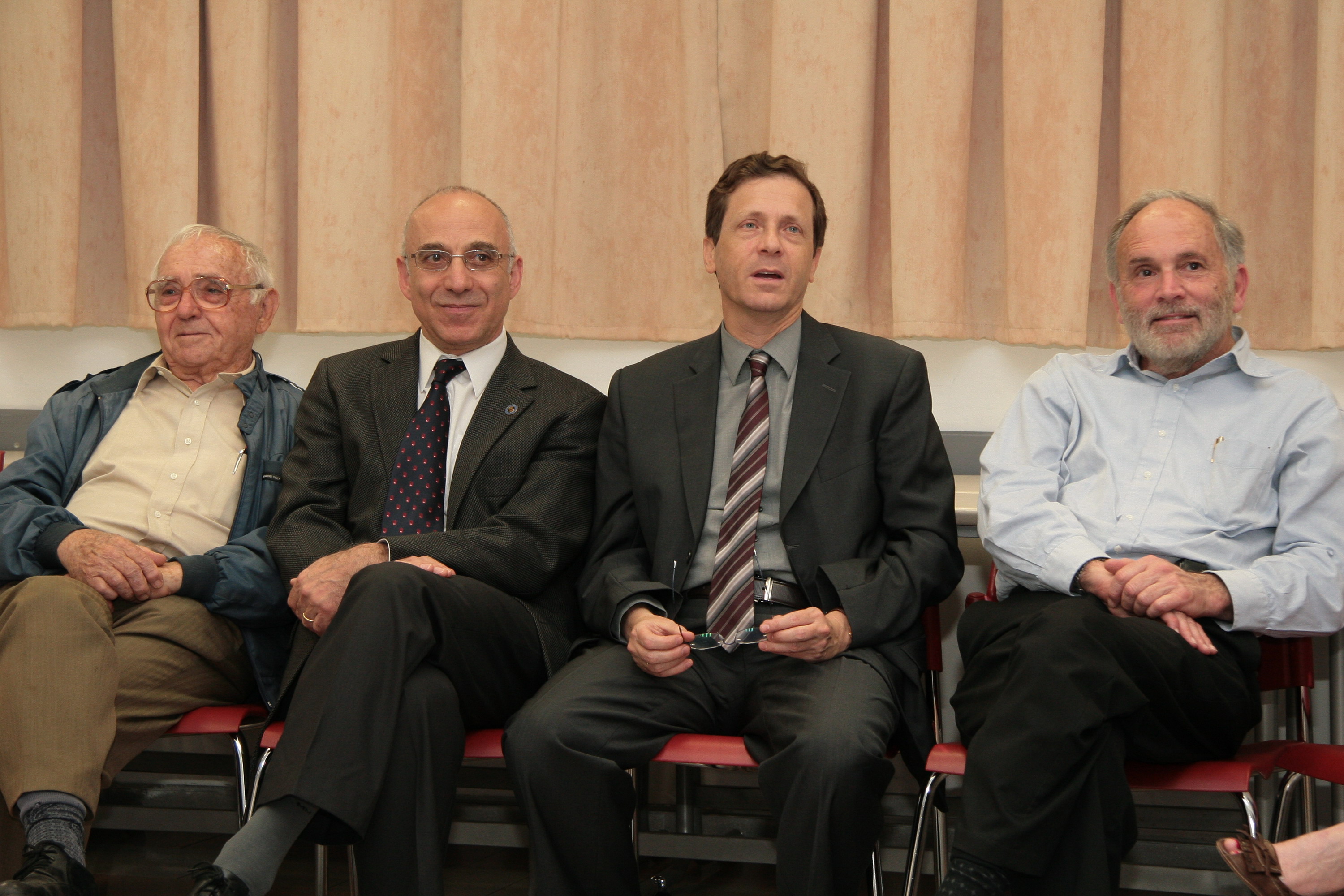 From right to left: The Technion's Vice President for Foreign Relations and Resource Development, Professor Rafi Rom, Minister Herzog, the Technion's Senior Vice President, Professor Paul Feigin, and Maj. Gen. (res.) Amos Horev, former Technion President and currently Chairman of the Technion's Association of Demanders in Israel. Photo: Yoav Bacher , spokeswoman for the Technion.