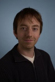 ד"ר מארק גאסון, אוני' רידינג בבריטניה. הדביק את שבב -RFID שבגופו בוירוס מחשבים. מתוך דף הבית שלו באתר האוניברסיטה